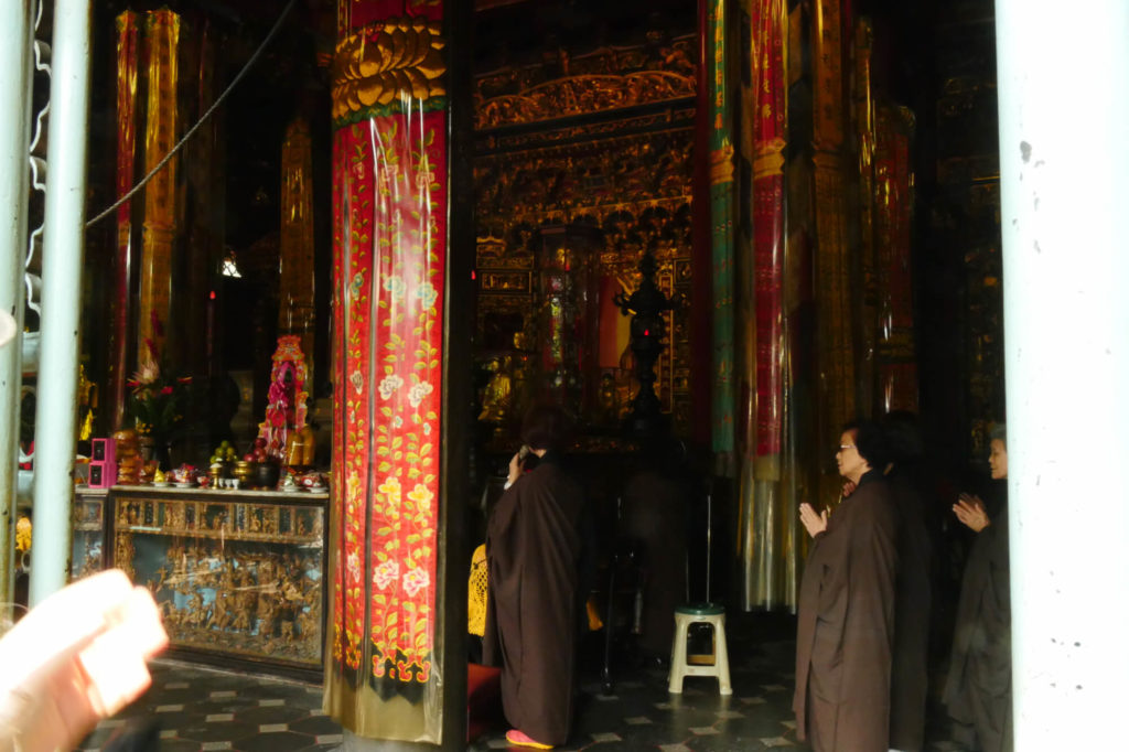 龍山寺の内部