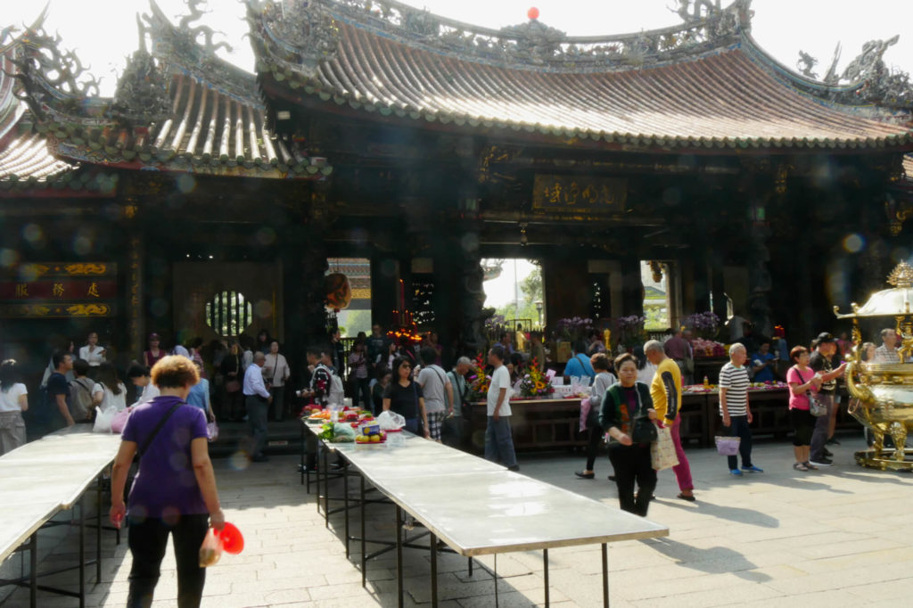 龍山寺の内部