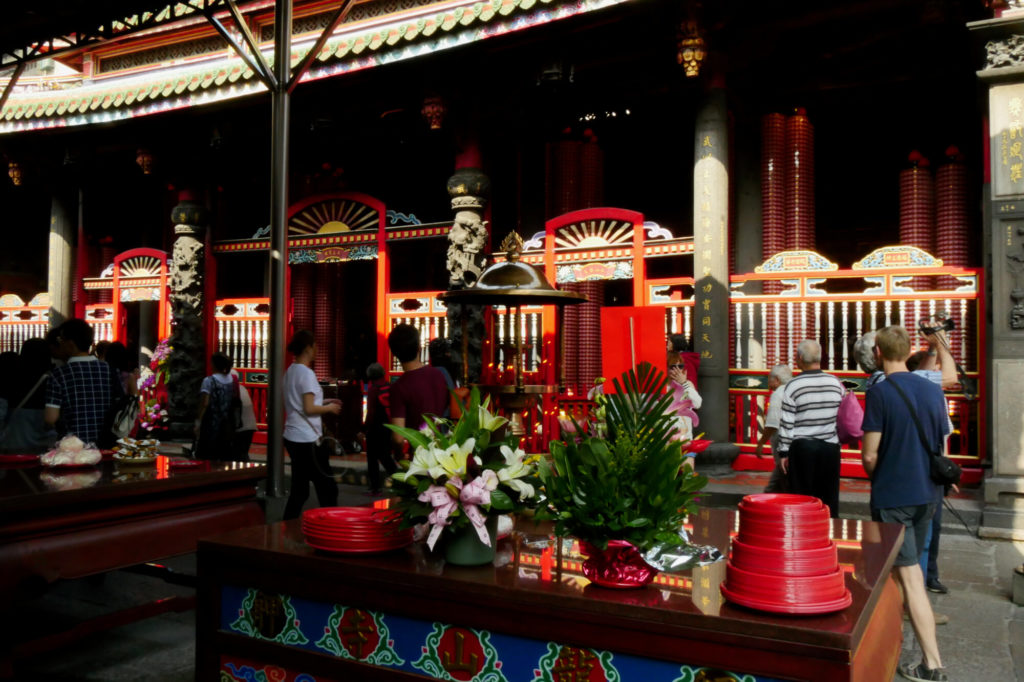 龍山寺の内部8
