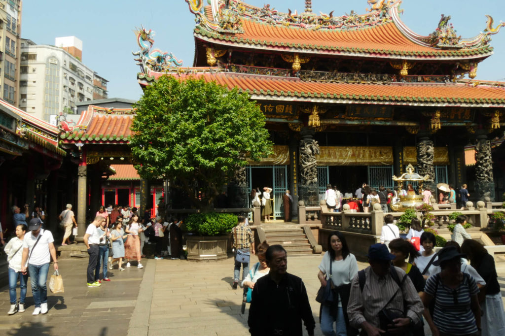 龍山寺の内部