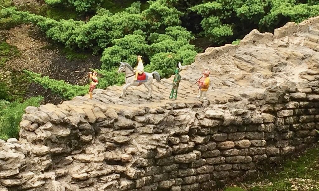 東部ワールドスクエア