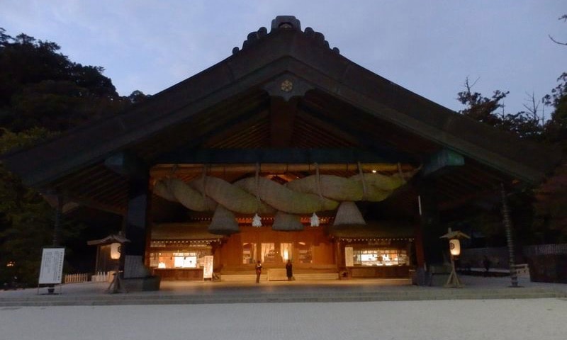 出雲大社夜の神楽殿